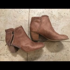 Women’s Camel colored boots
